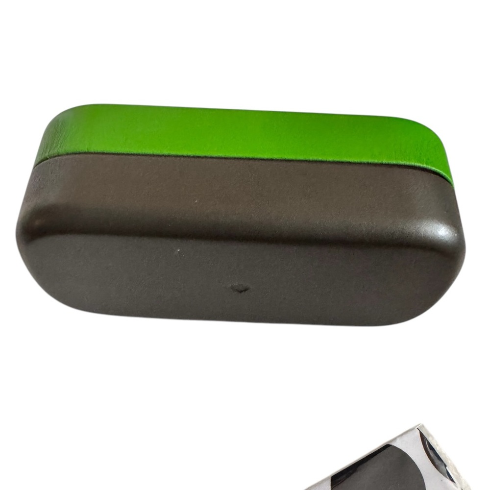 Kate Spade Hard Shell Green Sunglass Case with Cleaning Cloth - NEW - Picture 4 of 9